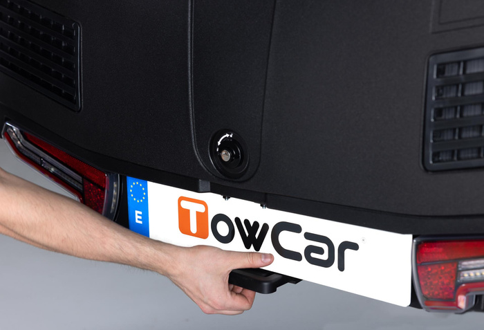 Towbox V3 Black LED Edition - coffre à bagages monté sur attelage
